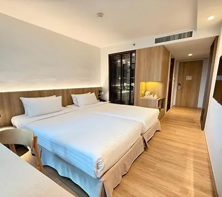 Vic 3 Bangkok Hotel Exterior photo